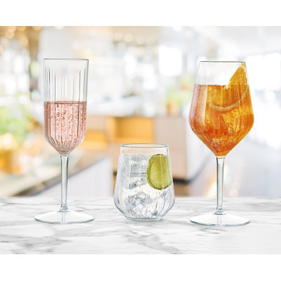 Elegantní plastové sklenice na sekt,